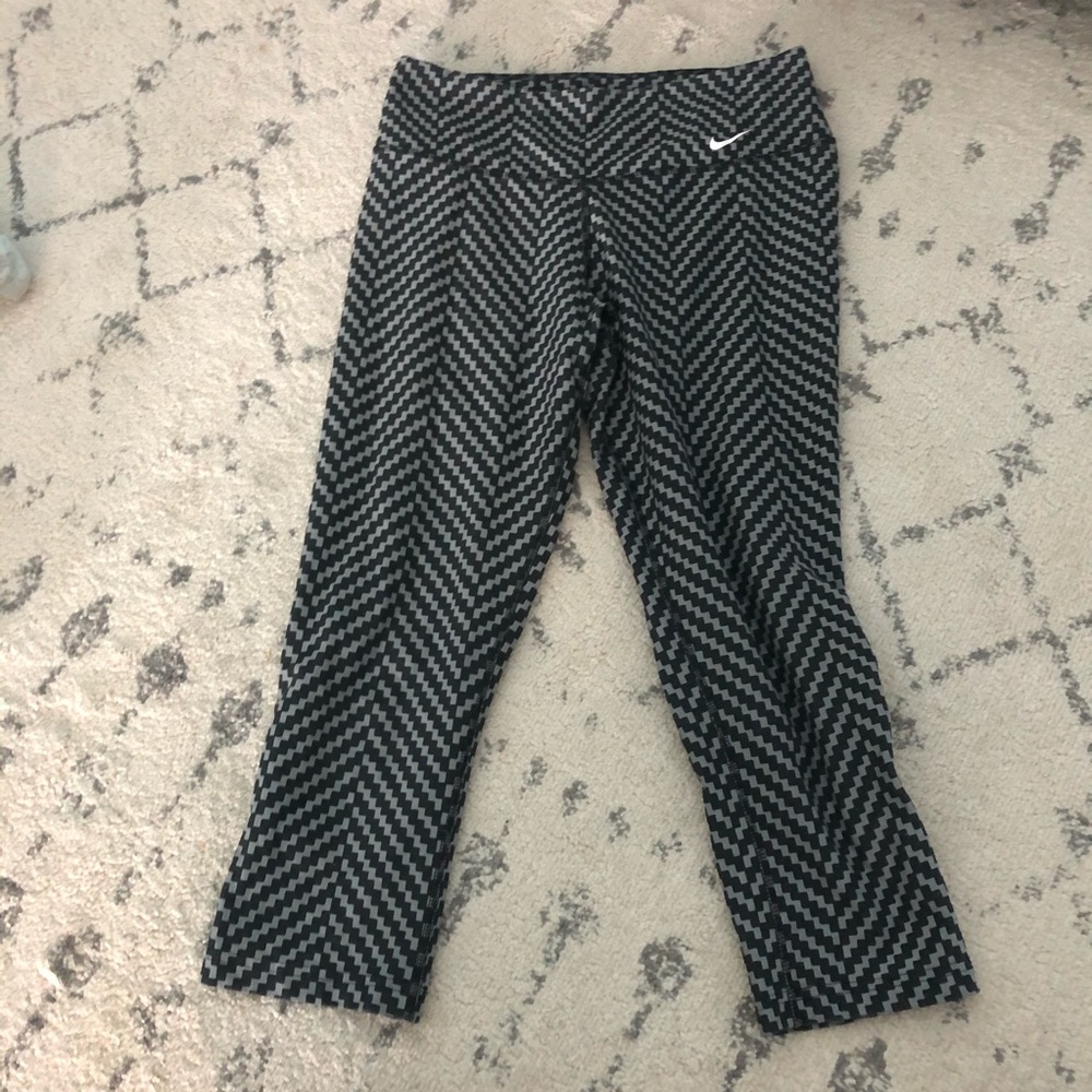 Nike cropped 3/4 leggings